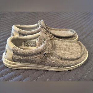 Hey Dude men’s Wally slip on shoes size 8 tan